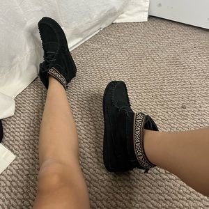 LAURENTIAN & CHIEF black moccasins!!